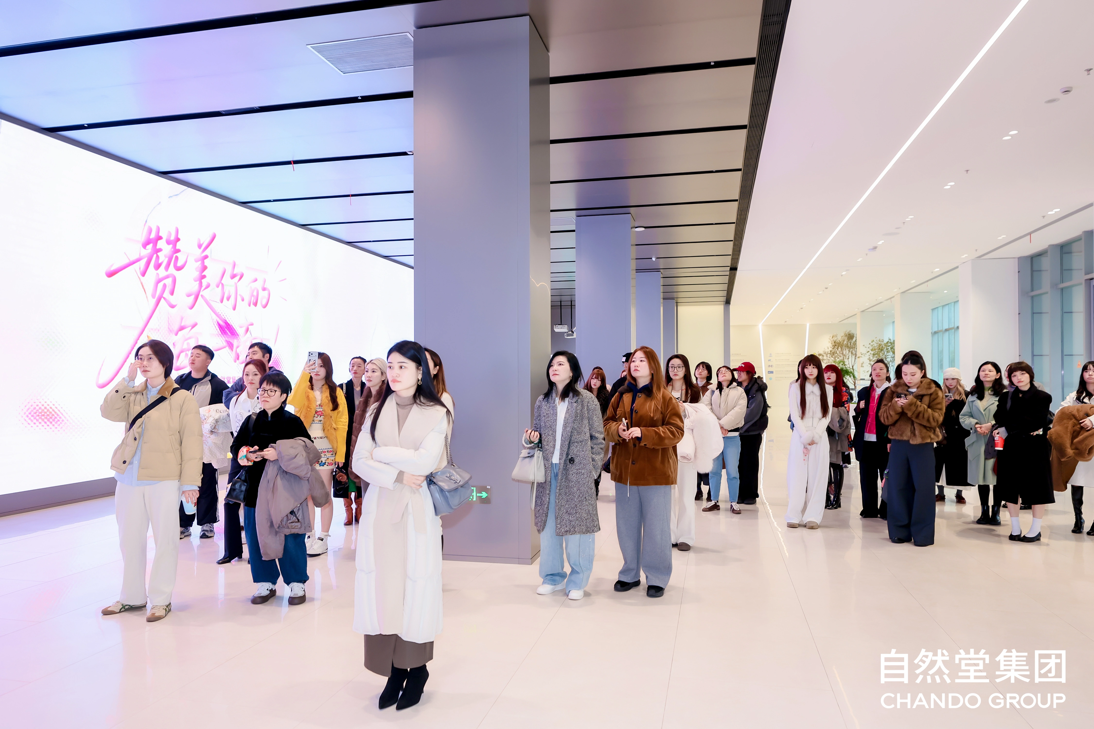 自然堂集团“赞美你的每一面”女性主题展览启幕，对话女性多元之美